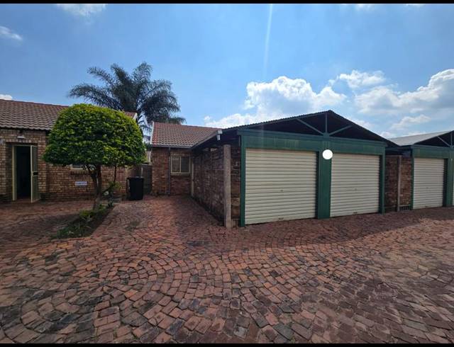 2 BEDROOM TOWNHOUSE FOR SALE IN ANNLIN